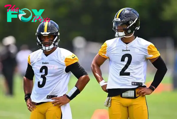 PITTSBURGH, PENNSYLVANIA - JUNE 6: Russell Wilson #3 looks on alongside Justin Fields #2 of the Pittsburgh Steelers during the Pittsburgh Steelers OTA offseason workout at UPMC Rooney Sports Complex on June 6 2024 in Pittsburgh, Pennsylvania.   Joe Sargent/Getty Images/AFP (Photo by Joe Sargent / GETTY IMAGES NORTH AMERICA / Getty Images via AFP)