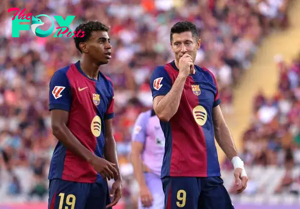 Soccer Football - LaLiga - FC Barcelona v Athletic Bilbao - Estadi Olimpic Lluis Companys, Barcelona, Spain - August 24, 2024 FC Barcelona's Robert Lewandowski and Lamine Yamal REUTERS/Nacho Doce