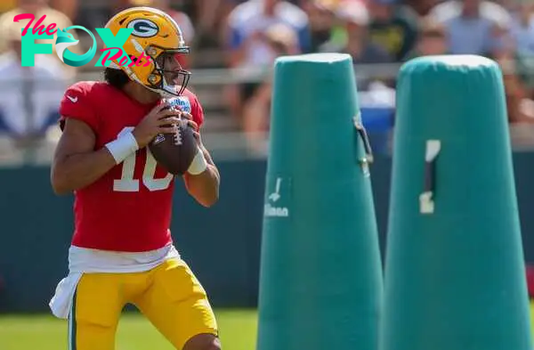 Green Bay Packers quarterback Jordan Love (10) runs through a drill.
