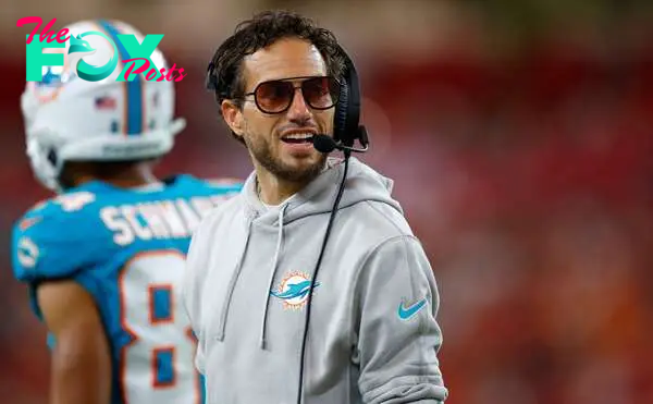 Mike McDaniel has signed a contract extension with the Miami Dolphins that will keep him as head coach through the 2028 season.