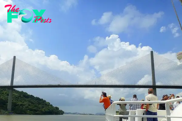 Panama Canal Sightseeing Cruise