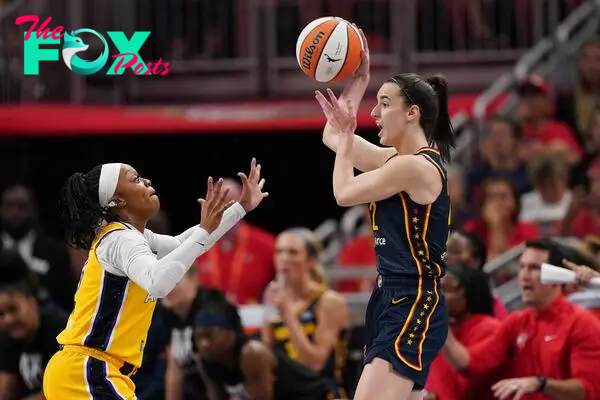 Caitlin Clark #22 of the Indiana Fever passes the ball against Odyssey Sims #6 of the Los Angeles Sparks