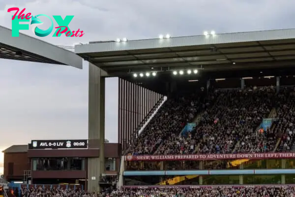 BIRMINGHAM, ENGLAND - Tuesday, May 10, 2022: Liverpool and Aston Villa players kneel down (takes a knee) in support of the Black Lives Matter movement before during the FA Premier League match between Aston Villa FC and Liverpool FC at Villa Park. (Pic by David Rawcliffe/Propaganda)