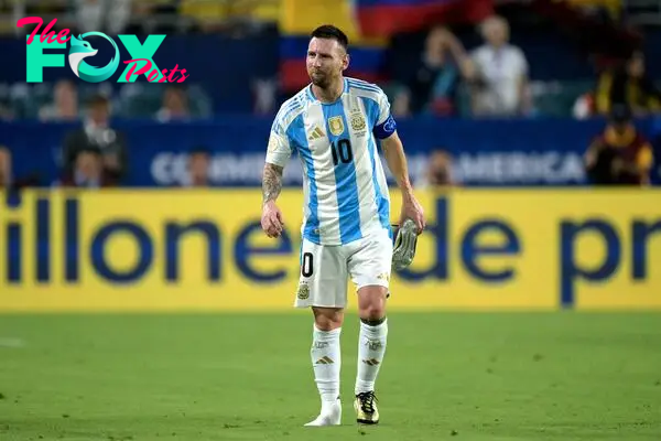 Messi leaves the pitch after picking up an injury during the 2024 Copa América final.