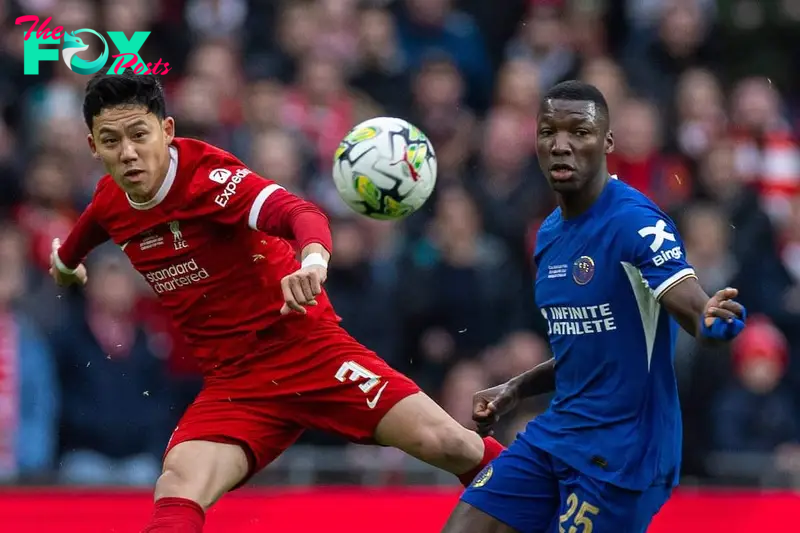 LONDON, ENGLAND - Sunday, February 25, 2024: Liverpool's Wataru End? (L) and Chelsea's Moisés Caicedo during the Football League Cup Final match between Chelsea FC and Liverpool FC at Wembley Stadium. Liverpool won 1-0 after extra-time. (Photo by David Rawcliffe/Propaganda)