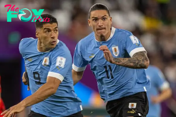 DOHA, QATAR - Thursday, November 24, 2022: Uruguay's Darwin Núñez (R) and Luis Suárez during the FIFA World Cup Qatar 2022 Group H match between Uruguay and South Korea at the Education City Stadium. The game ended in a goal-less draw. (Pic by David Rawcliffe/Propaganda)