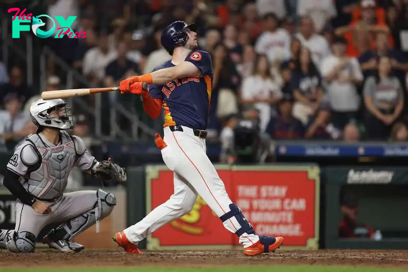 HOUSTON, TEXAS - SEPTEMBER 08: Kyle Tucker #30 of the Houston Astros hits a sacrifice fly scoring one run in the fifth inning against the Arizona Diamondbacks at Minute Maid Park on September 08, 2024 in Houston, Texas.   Tim Warner/Getty Images/AFP (Photo by Tim Warner / GETTY IMAGES NORTH AMERICA / Getty Images via AFP)