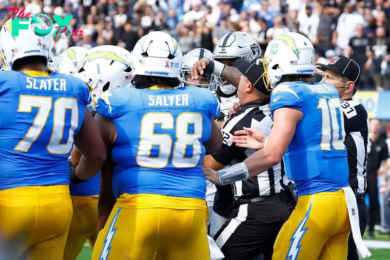 INGLEWOOD, CALIFORNIA - SEPTEMBER 08: Los Angeles Chargers and Las Vegas Raiders players get into a skirmish during the fourth quarter at SoFi Stadium on September 08, 2024 in Inglewood, California.   Ronald Martinez/Getty Images/AFP (Photo by RONALD MARTINEZ / GETTY IMAGES NORTH AMERICA / Getty Images via AFP)