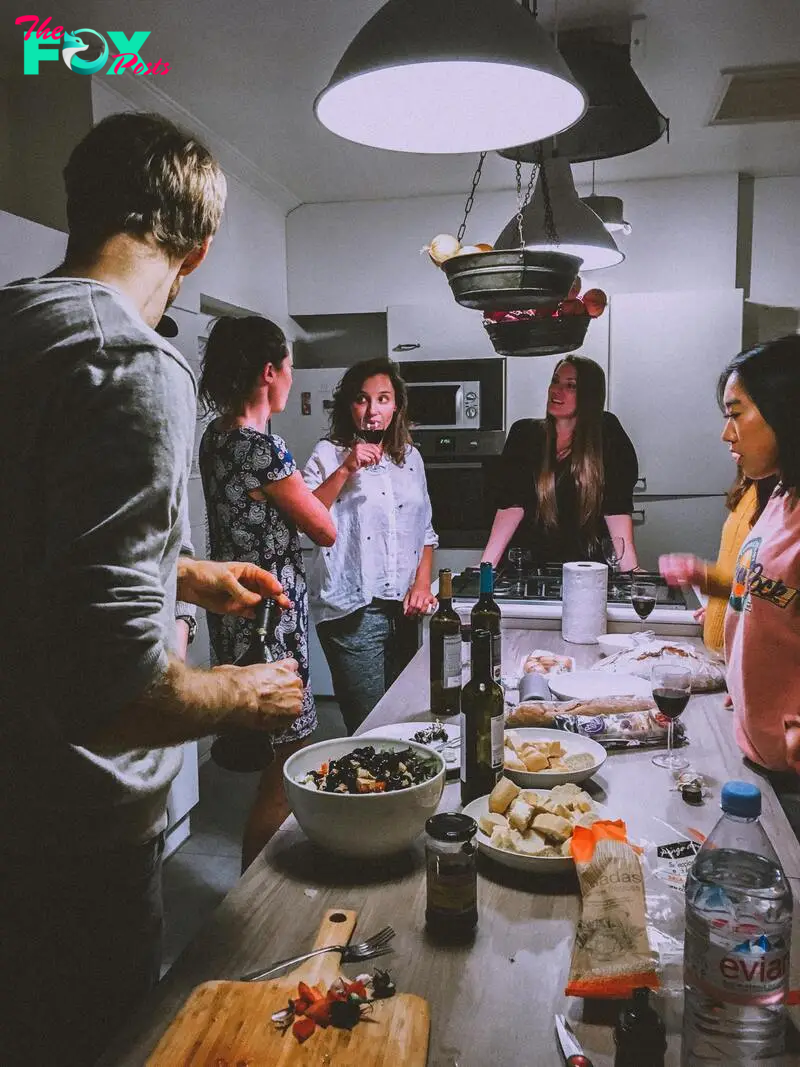 A group of friends gathering for a meal | Source: Pexels