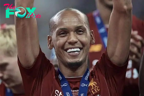 ISTANBUL, TURKEY - Wednesday, August 14, 2019: Liverpool's Fabio Henrique Tavares 'Fabinho' lifts the trophy after winning the Super Cup after the UEFA Super Cup match between Liverpool FC and Chelsea FC at Besiktas Park. Liverpool won 5-4 on penalties after a 1-1 draw. (Pic by David Rawcliffe/Propaganda)