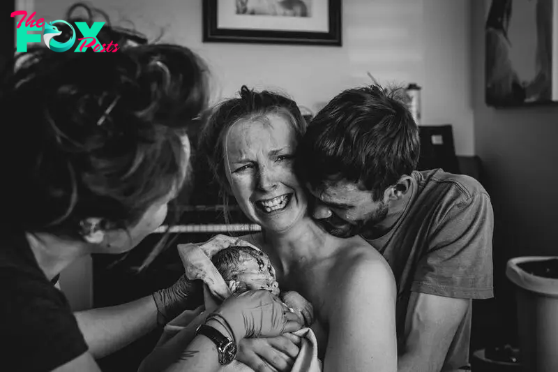 19 Emotional Birth Photos That Capture The Moment The Baby Arrives ...