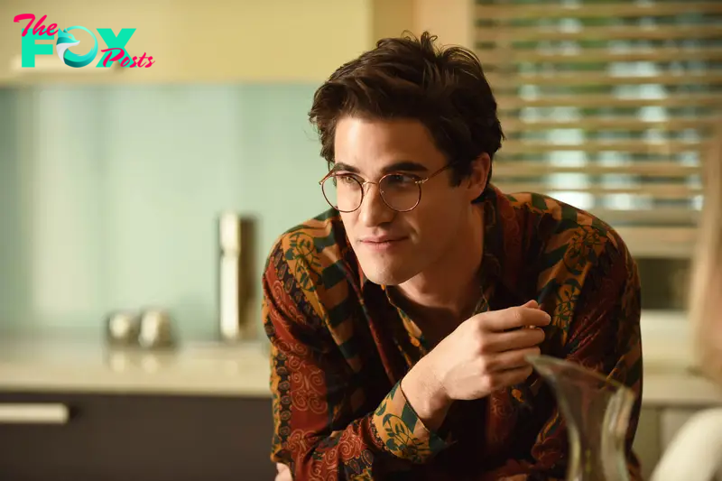 THE ASSASSINATION OF GIANNI VERSACE: AMERICAN CRIME STORY "The Man Who Would Be Vogue" Episode 1 (Airs Wednesday. January 17, 10:00 p.m. e/p) -- Pictured: Darren Criss as Andrew Cunanan. CR: Ray Mickshaw/FX