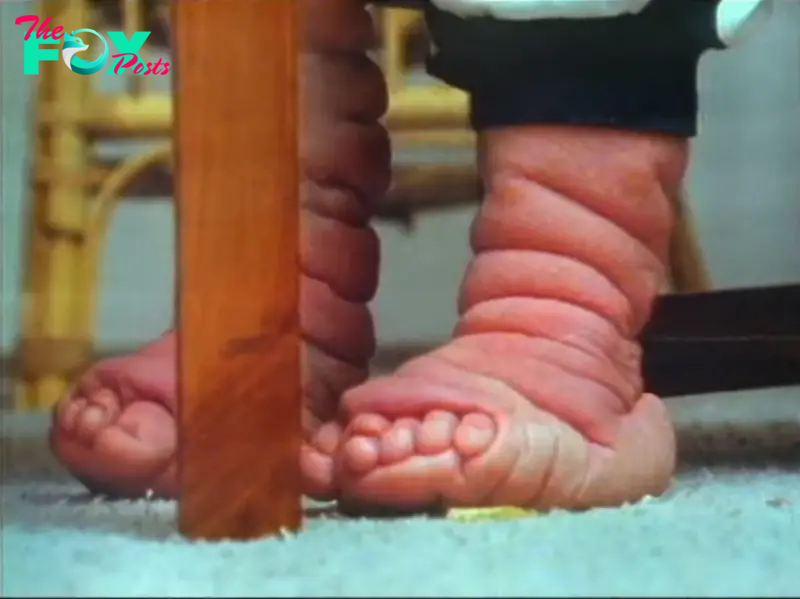 A close up of Tomm Tennent's wrinkled legs and feet | Source: YouTube.com/60 Minutes Australia