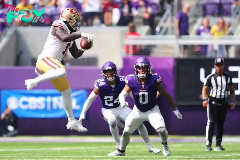 MINNEAPOLIS, MINNESOTA - SEPTEMBER 15: Deebo Samuel Sr. #1 of the San Francisco 49ers makes a catch against the Minnesota Vikings during the second quarter at U.S. Bank Stadium on September 15, 2024 in Minneapolis, Minnesota.   Adam Bettcher/Getty Images/AFP (Photo by Adam Bettcher / GETTY IMAGES NORTH AMERICA / Getty Images via AFP)