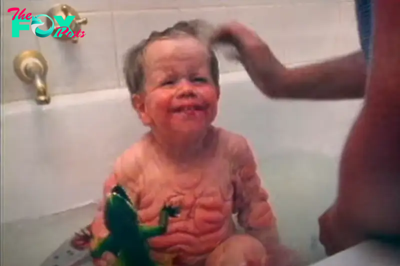 Tomm Tennent is pictured enjoying a bath  | Source: YouTube.com/60 Minutes Australia