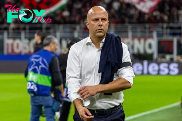 MILAN, ITALY - Tuesday, September 17, 2024: Liverpool's head coach Arne Slot during the UEFA Champions League game between AC Milan and Liverpool FC at the Stadio San Siro. (Pic by David Rawcliffe/Propaganda)