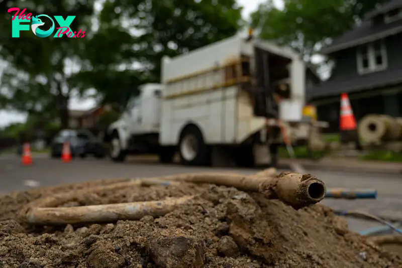 City of Memphis struggles with lead pipes and water company doing patrial replacements.