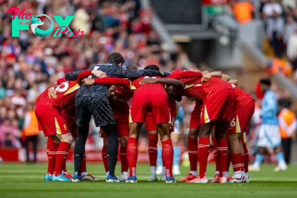 LIVERPOOL, ENGLAND - Saturday, September 14, 2024: Liverpool players form a pre-match huddle before the FA Premier League match between Liverpool FC and Nottingham Forest FC at Anfield. Notts Forest won 1-0. (Photo by David Rawcliffe/Propaganda)