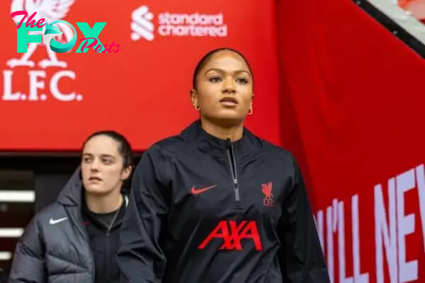 ST HELENS, ENGLAND - Sunday, September 15, 2024: Liverpool's Taylor Hinds during the pre-match warm-up before a pre-season friendly match between Liverpool FC Women and Everton FC Women at the St Helens Stadium. (Photo by David Rawcliffe/Propaganda)