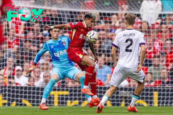 LIVERPOOL, ENGLAND - Saturday, September 21, 2024: Liverpool's Luis Díaz goes around AFC Bournemouth's goalkeeper Kepa Arrizabalaga on his way to scoring the opening goal during the FA Premier League match between Liverpool FC and AFC Bournemouth at Anfield. (Photo by David Rawcliffe/Propaganda)