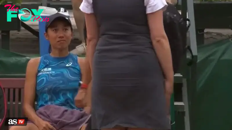 La tenista china Shuai Zhang, tras su incidente con Amarissa Kiara Toth durante su partido en el Hungarian Grand Prix del WTA Tour.