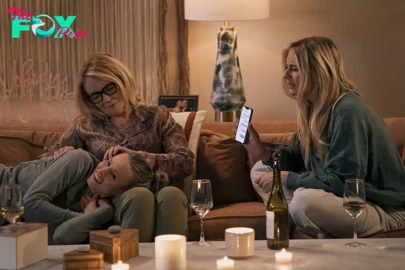 Nobody Wants This. (L to R) Kristen Bell as Joanne, Stephanie Faracy as Lynn, Justine Lupe as Morgan in episode 103 of Nobody Wants This. Cr. Hopper Stone/Netflix © 2024