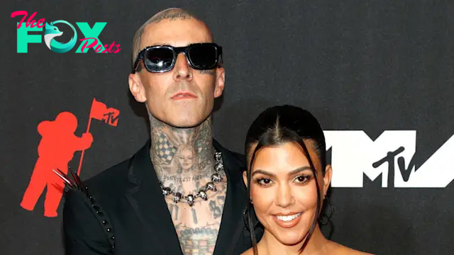 kourtney kardashian travis barker mtv awards 2021