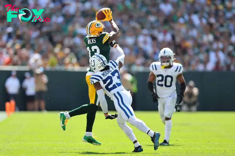 GREEN BAY, WISCONSIN - SEPTEMBER 15: Kenny Moore II #23 of the Indianapolis Colts defends a pass against Dontayvion Wicks #13 of the Green Bay Packers during the second quarter at Lambeau Field on September 15, 2024 in Green Bay, Wisconsin.   Stacy Revere/Getty Images/AFP (Photo by Stacy Revere / GETTY IMAGES NORTH AMERICA / Getty Images via AFP)