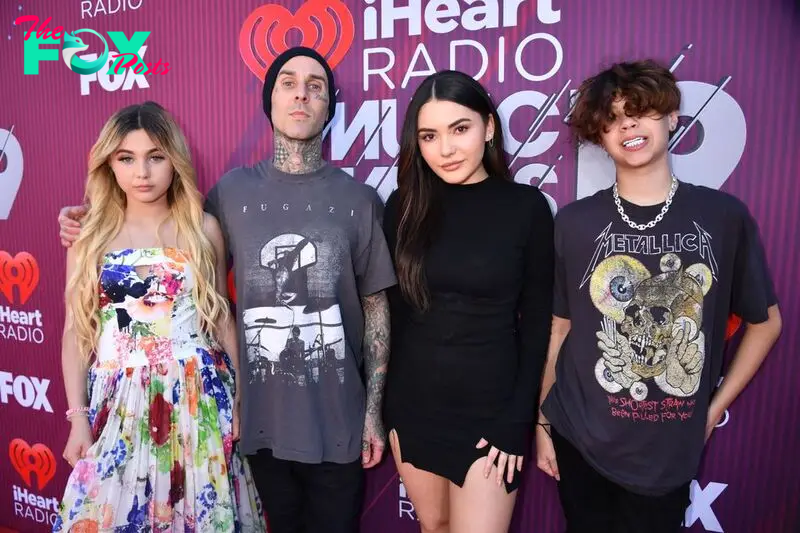 LOS ANGELES, CALIFORNIA - MARCH 14: (EDITORIAL USE ONLY. NO COMMERCIAL USE) (L-R) Alabama Barker, Travis Barker, Atiana De La Hoya and Landon Asher Barker attends the 2019 iHeartRadio Music Awards which broadcasted live on FOX at Microsoft Theater on March 14, 2019 in Los Angeles, California. (Photo by Jeff Kravitz/2019 iHeartMedia)