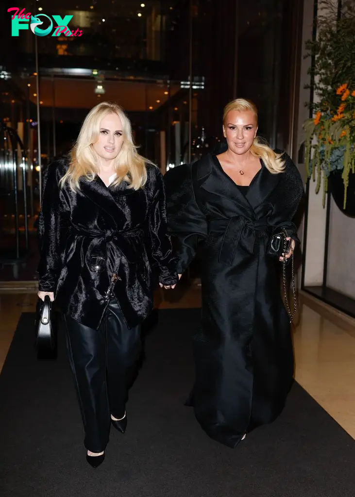 Rebel Wilson and Ramona Agruma walking in all black outfit