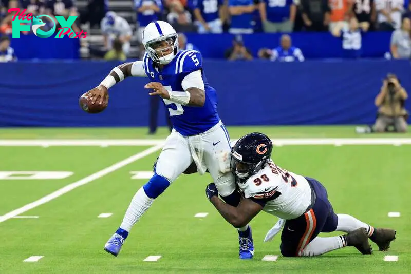 INDIANAPOLIS, INDIANA - SEPTEMBER 22: Quarterback Anthony Richardson #5 of the Indianapolis Colts throws a pass while being pressured by Gervon Dexter Sr. #99 of the Chicago Bears during the second quarter at Lucas Oil Stadium on September 22, 2024 in Indianapolis, Indiana.   Justin Casterline/Getty Images/AFP (Photo by Justin Casterline / GETTY IMAGES NORTH AMERICA / Getty Images via AFP)