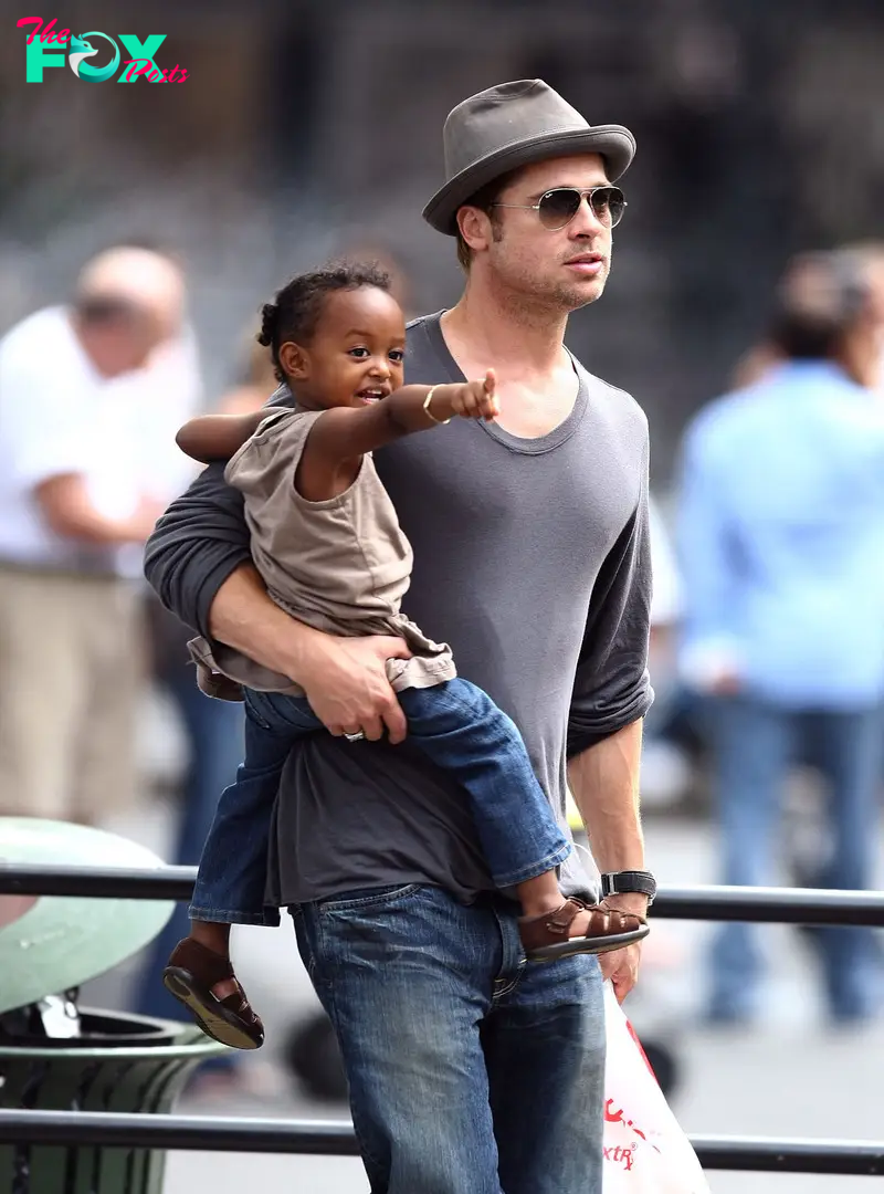 Brad Pitt and his daughter Zahara Jolie-Pitt spotted at a playground in New York City on August 26, 2007 | Source: Getty Images