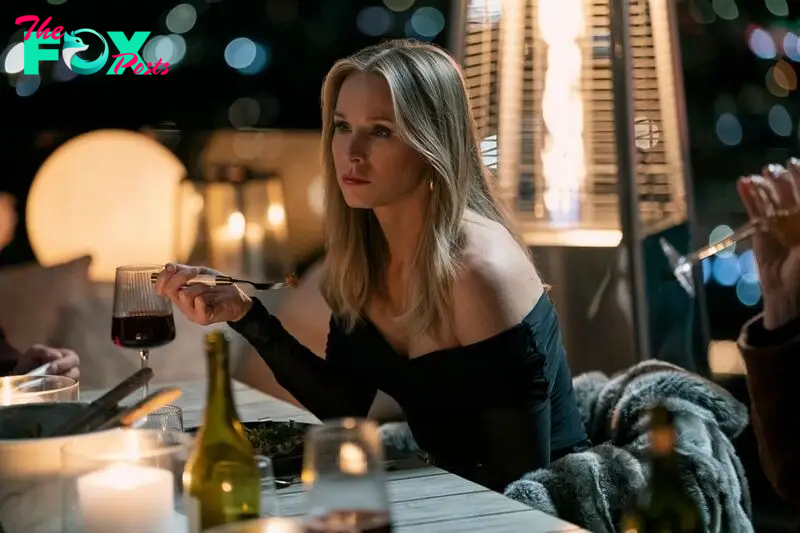 Kristen Bell as Joanne in episode 1 of Nobody Wants This wearing the off-the-shoulder top and jeans when she meets Noah