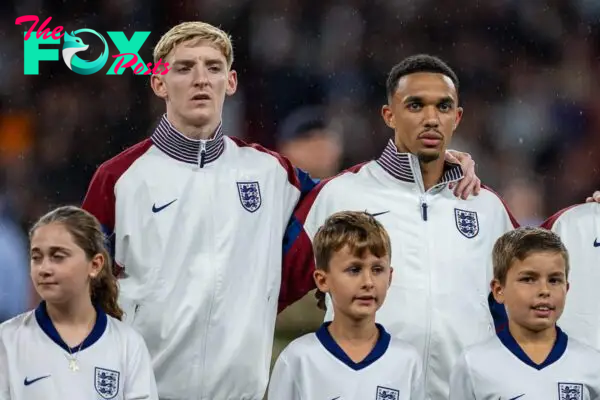 LONDON, ENGLAND - Tuesday, September 10, 2024: England's Anthony Gordon (L) and Trent Alexander-Arnold line-up before the UEFA Nations League League B Group B2 game between England and Finland at Wembley Stadium. (Photo by David Rawcliffe/Propaganda)