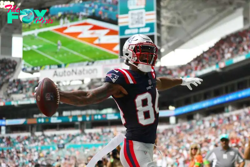 MIAMI GARDENS, FLORIDA - OCTOBER 29: Kendrick Bourne #84 of the New England Patriots celebrates a receiving touchdown during the first quarter against the Miami Dolphins at Hard Rock Stadium on October 29, 2023 in Miami Gardens, Florida.   Megan Briggs/Getty Images/AFP (Photo by Megan Briggs / GETTY IMAGES NORTH AMERICA / Getty Images via AFP)