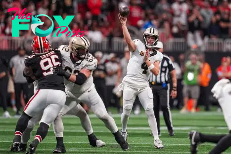 Sep 29, 2024; Atlanta, Georgia, USA; New Orleans Saints quarterback Derek Carr (4) passes the ball against the Atlanta Falcons during the second half at Mercedes-Benz Stadium. Mandatory Credit: Dale Zanine-Imagn Images