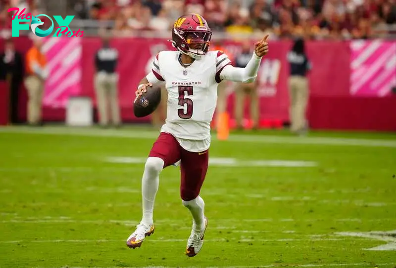 Commanders quarterback Jayden Daniels (5) looks for open receivers against the Cardinals during a game at State Farm Stadium in Glendale on Sept. 29, 2024.