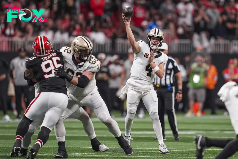 Sep 29, 2024; Atlanta, Georgia, USA; New Orleans Saints quarterback Derek Carr (4) passes the ball against the Atlanta Falcons during the second half at Mercedes-Benz Stadium. Mandatory Credit: Dale Zanine-Imagn Images