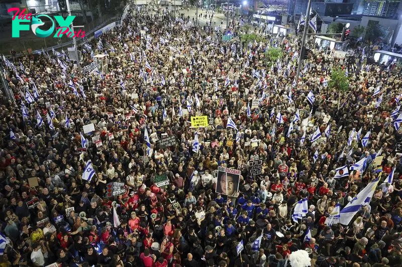 Protestors call for the release of Israeli hostages held in Gaza, in Tel Aviv, April 27, 2024.