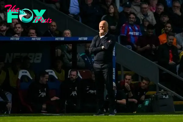 LONDON, ENGLAND - Saturday, October 5, 2024: Liverpool's head coach Arne Slot during the FA Premier League match between Crystal Palace FC and Liverpool FC at Selhurst Park. (Photo by David Rawcliffe/Propaganda)