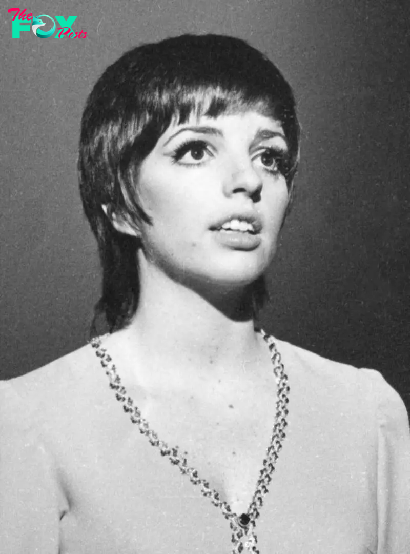 Liza Minelli in a black and white portrait from 1970