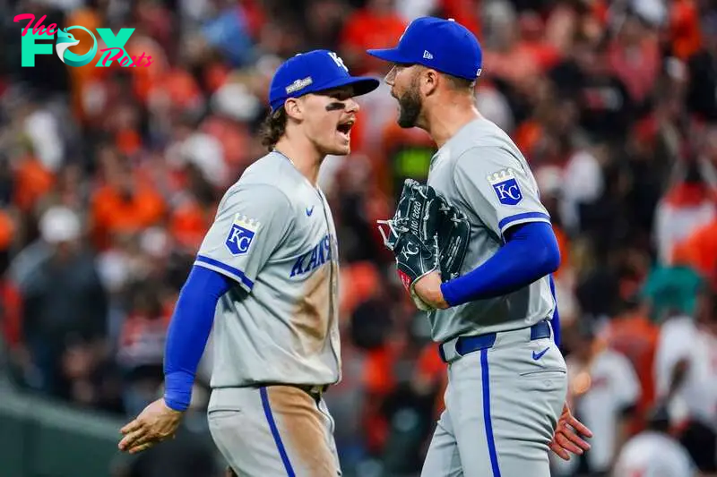 Baltimore (United States), 01/10/2024.- Kansas City Royals pitcher Lucas Erceg (R) celebrates victory with Kansas City Royals shortstop Bobby Witt Jr. (L) following game 1 of the American League Wild Card series between the Kansas City Royals and the Baltimore Orioles at Camden Yards in Baltimore, Maryland, USA, 01 October 2024. EFE/EPA/SHAWN THEW
