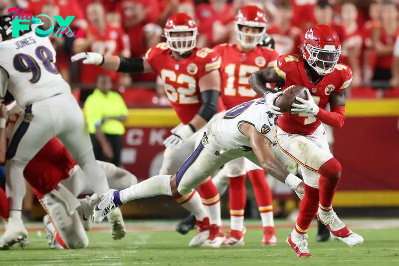 KANSAS CITY, MISSOURI - SEPTEMBER 05: Rashee Rice #4 of the Kansas City Chiefs rushes against the \br during the fourth quarter at GEHA Field at Arrowhead Stadium on September 05, 2024 in Kansas City, Missouri.   Christian Petersen/Getty Images/AFP (Photo by Christian Petersen / GETTY IMAGES NORTH AMERICA / Getty Images via AFP)