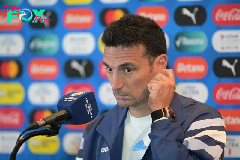 Lionel Scaloni elogia a Néstor Lorenzo y su selección Colombia.