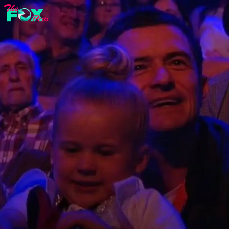 orlando bloom with daughter daisy dove on american idol