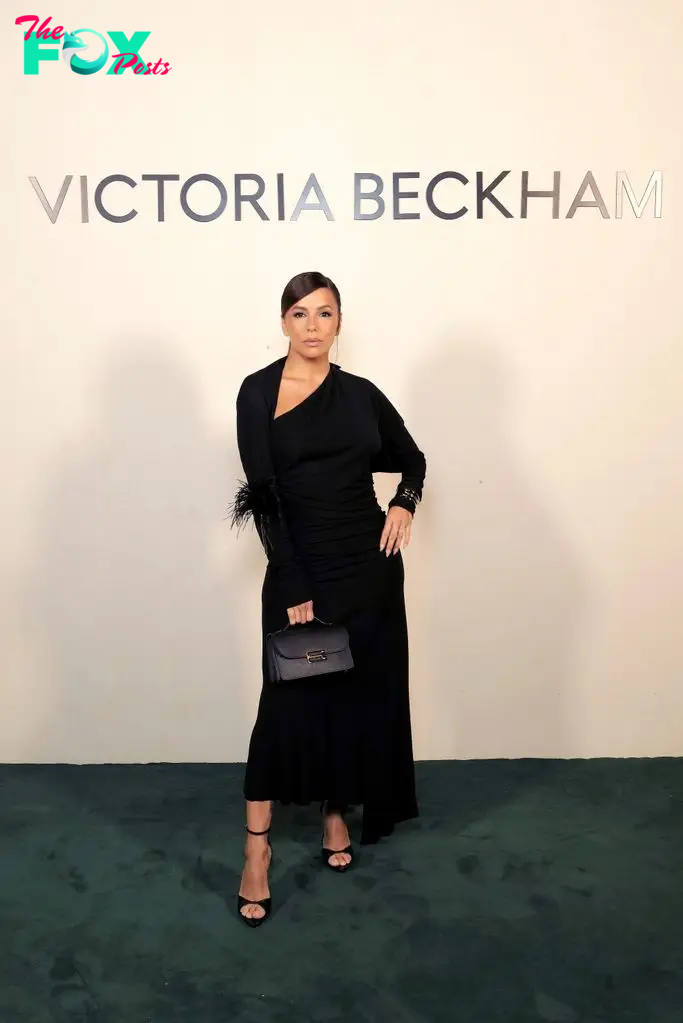  Eva Longoria attends Victoria Beckham Spring Summer 25 Fashion Show on September 27, 2024 in Paris, France. 