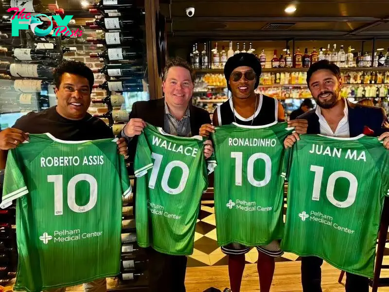 Ronaldinho moves into US club ownership