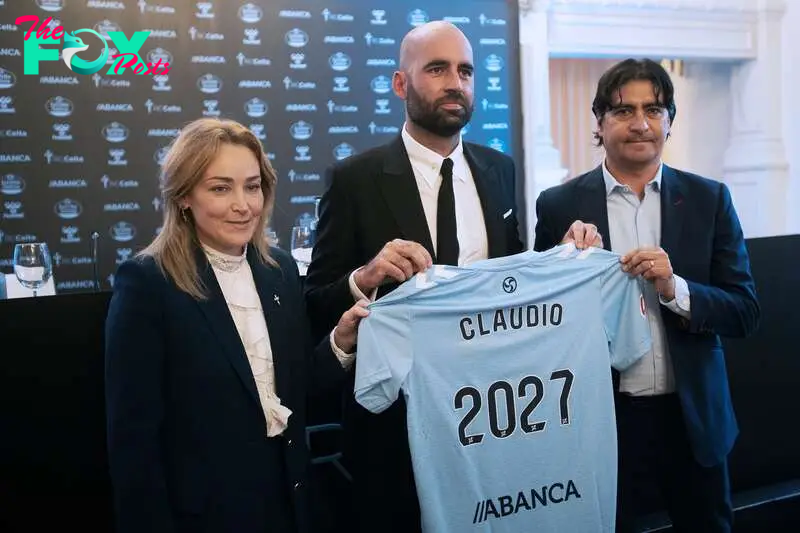 Celta de Vigo head coach, Claudio Giráldez, recently signed a new deal at the club.