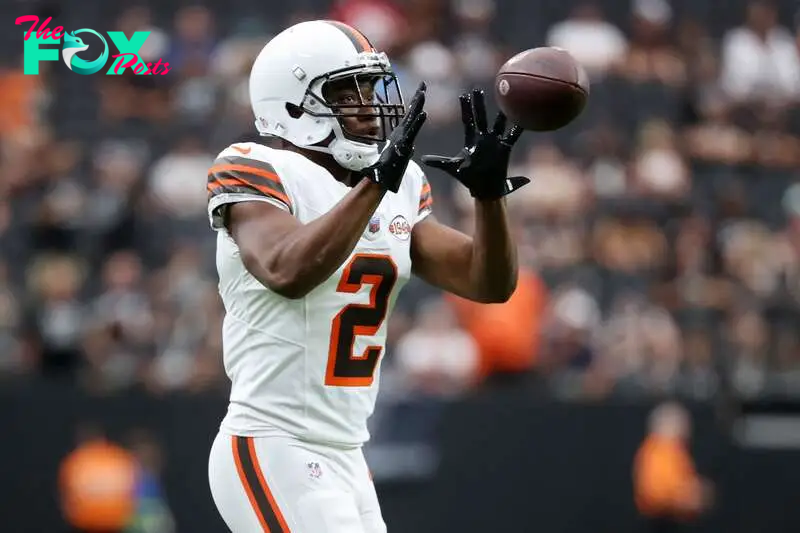 LAS VEGAS, NEVADA - SEPTEMBER 29: Amari Cooper #2 of the Cleveland Browns warms up before the game against the Las Vegas Raiders at Allegiant Stadium on September 29, 2024 in Las Vegas, Nevada.   Ian Maule/Getty Images/AFP (Photo by Ian Maule / GETTY IMAGES NORTH AMERICA / Getty Images via AFP)