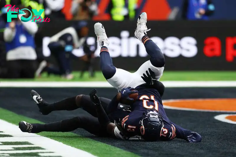 American Football - NFL - Chicago Bears v Jacksonville Jaguars - Tottenham Hotspur Stadium, London, Britain - October 13, 2024  Chicago Bears' Keenan Allen scores a touchdown Action Images via Reuters/Matthew Childs